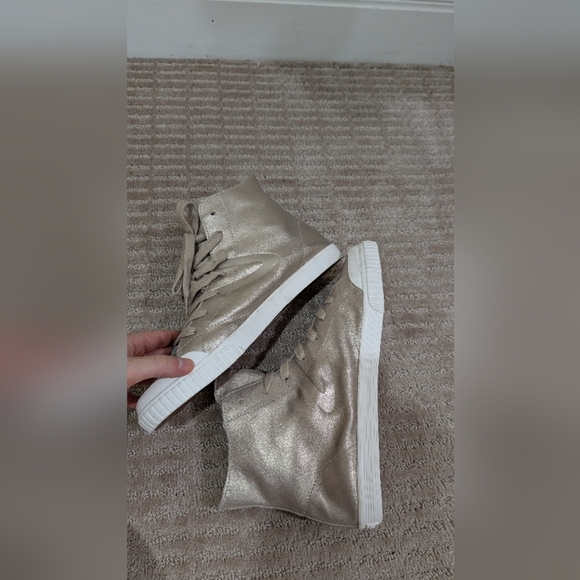 NWOB Tretorn Marley Metallic High-Top Sneakers 12 - Picture 7 of 9